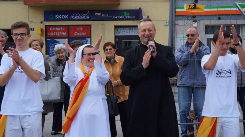 „FISHMOB” – JASŁO tańczy dla św. Jana Pawła II (galeria) „FISHMOB” – JASŁO tańczy dla św. Jana Pawła II (galeria)