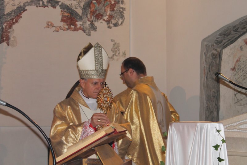 Relikwie bł. Jana Pawła II w Kolegiacie Jasielskiej (galeria)