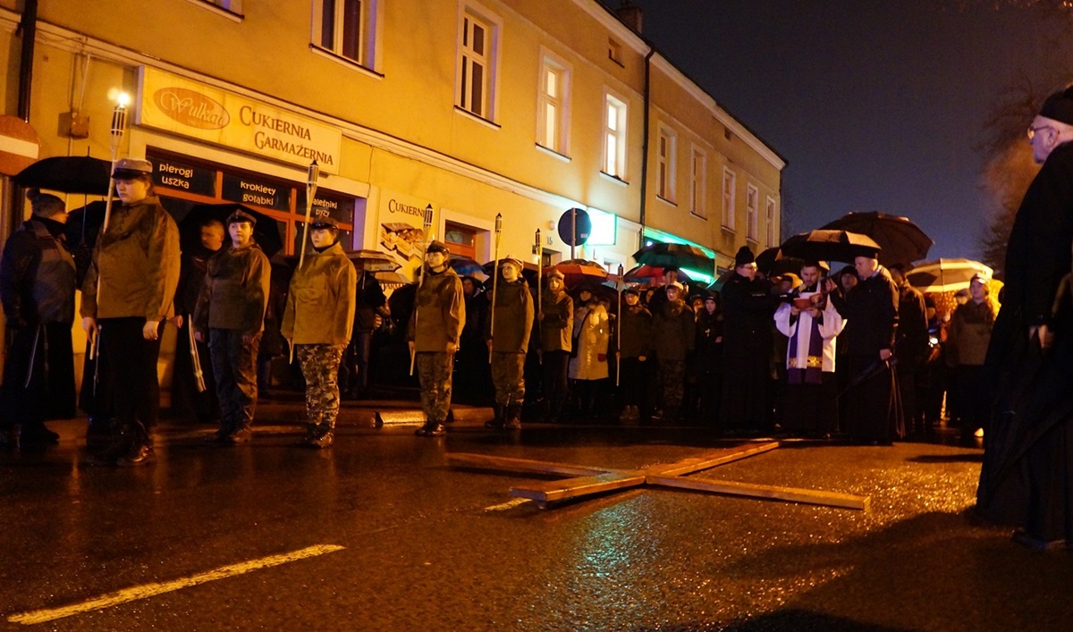 Jasło: Droga Krzyżowa przeszła ulicami miasta (galeria)
