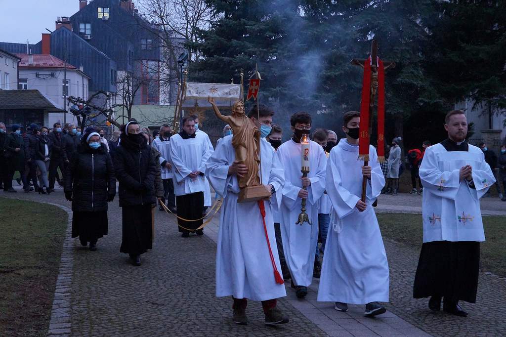 ŚWIĘTE TRIDUUM PASCHALNE 2021
