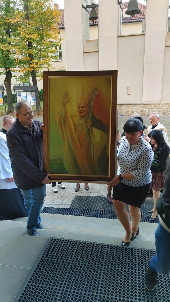 Relikwie i obraz Papieża Jana Pawła II